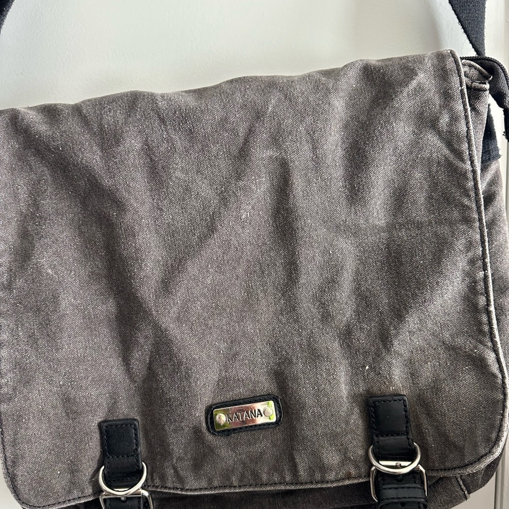 UNISEX KATANA PARIS GREY MESSENGER BAG